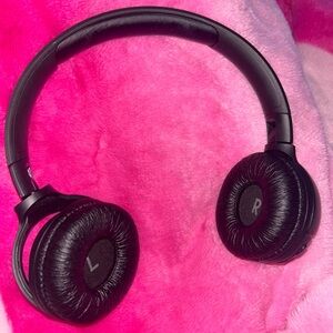 Black Wireless Headphones